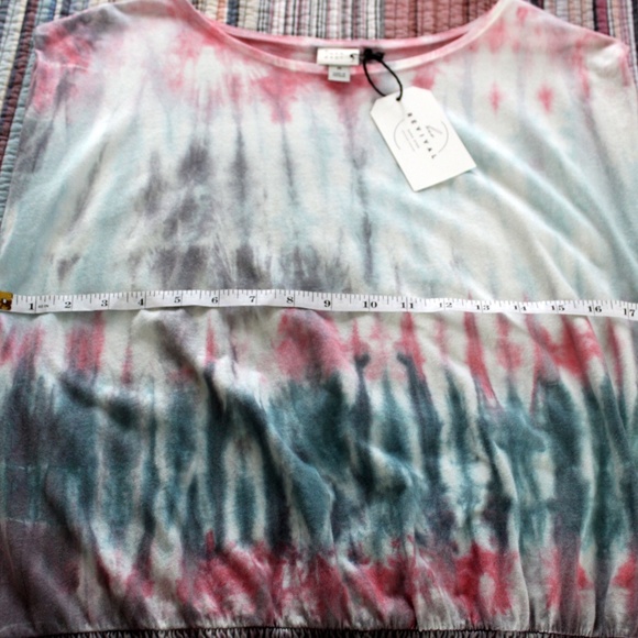 Handmade tie dye surplus sleeveless blouse by Hue Revival - Picture 11 of 12
